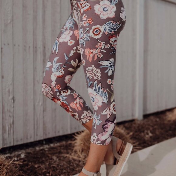 NWT - Simple Addiction Exclusive Flourishing Blooms Capri Leggings - Size S/M - Picture 3 of 3